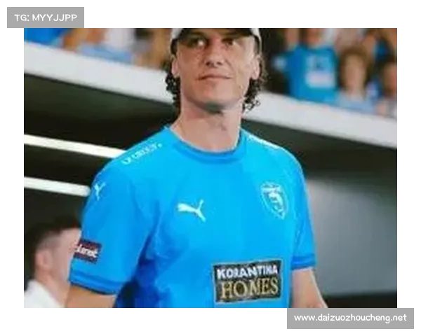 大卫路易斯在现代足球中的真实定位与多重角色解析